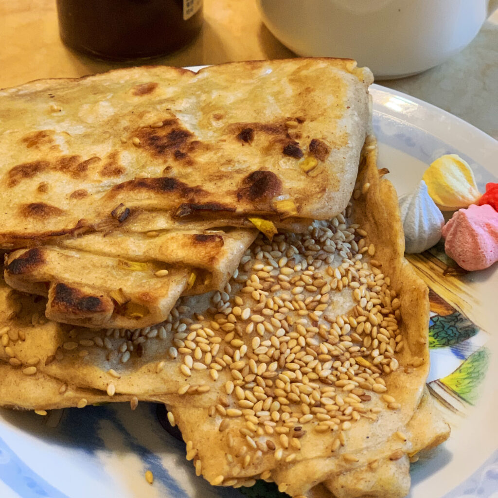 漢地佈施餓鬼的儀軌主要是《救面然餓鬼陀羅尼神咒經》中的施食法。