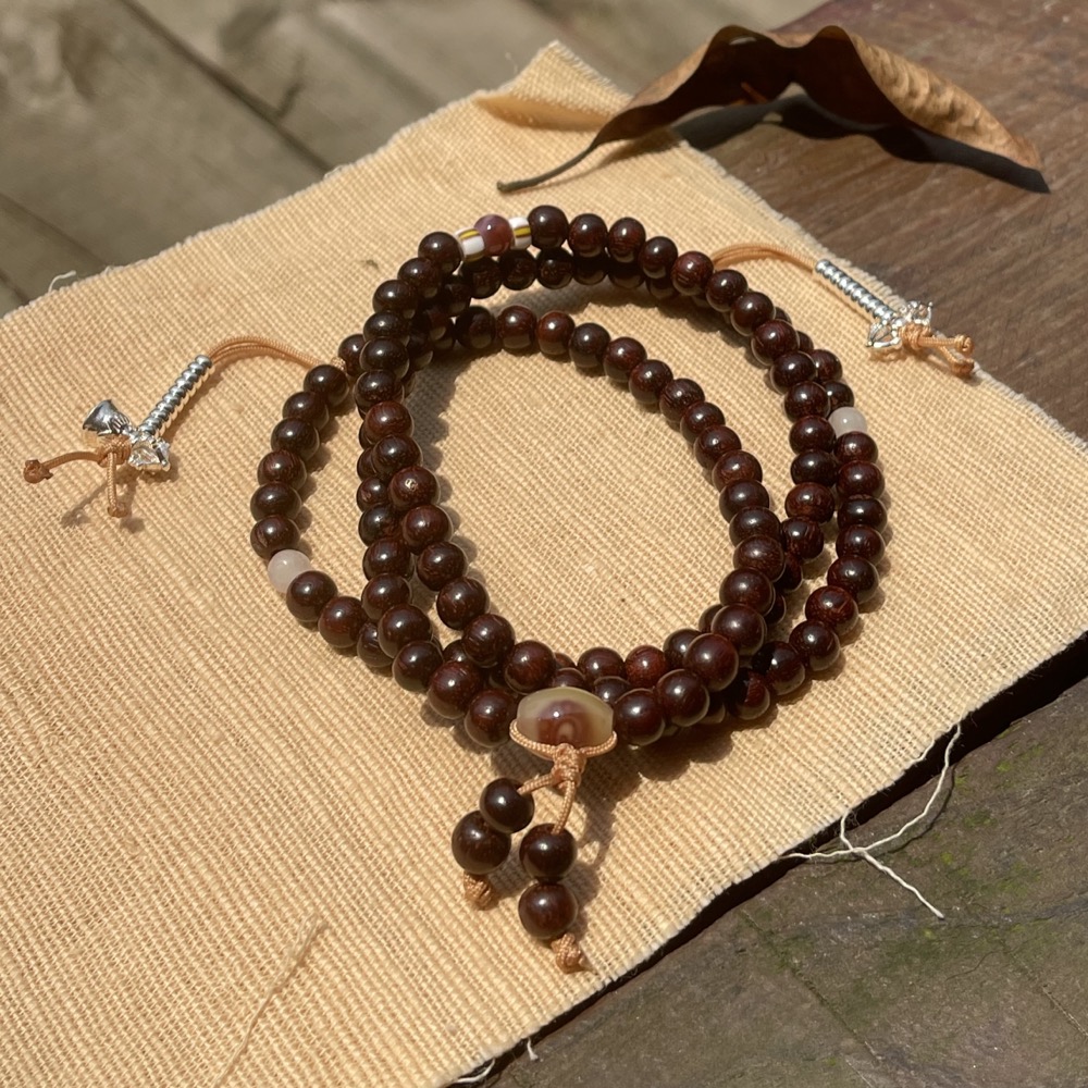 【印度紅檀 - 手串獨具款 4mm念珠 附掛鈴杵計數器】Authentic Indian Red Sandalwood 4mm Mala with Counters  - Unique Taiwan Hand-Strung