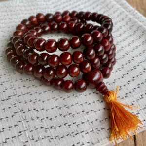 【印度紅檀 – 原裝自選款 108念珠】原廠經典金黃絲線頭 Authentic Indian Red Sandalwood 108 Mala – Signature Yellow Thread