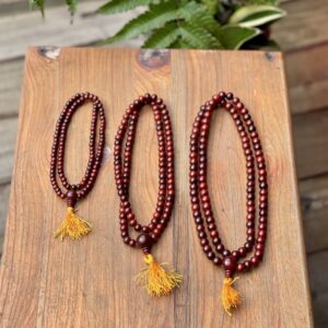 【印度紅檀 – 原裝自選款 108念珠】原廠經典金黃絲線頭 Authentic Indian Red Sandalwood 108 Mala – Signature Yellow Thread