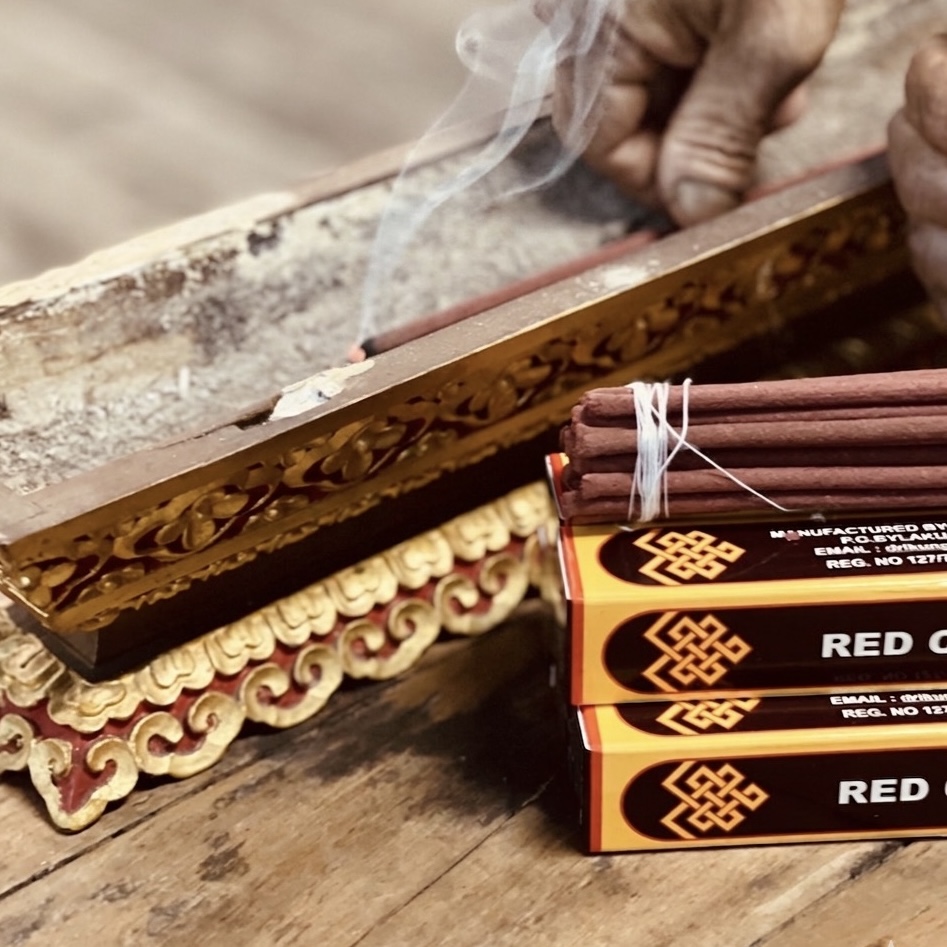 You are currently viewing 藏香經典：噶舉 紅寶石香 (Red Crystal Incense) 介紹