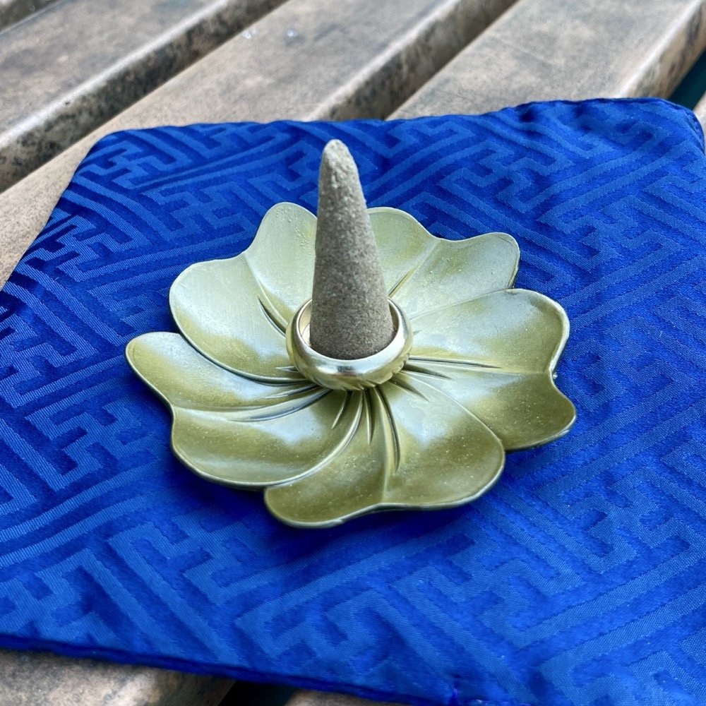 梅花香盤 黃銅香塔座套組 Alloy Plum Blossom Incense Tray with Brass Incense Cone Holder and Incense Stand:圖片 4