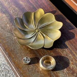 梅花香盤 黃銅香塔座套組 Alloy Plum Blossom Incense Tray with Brass Incense Cone Holder and Incense Stand